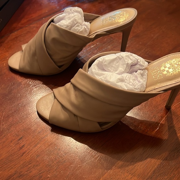 Vince Camuto heel, sz 8 style Clarstie color Nude, like new in box - Picture 7 of 8